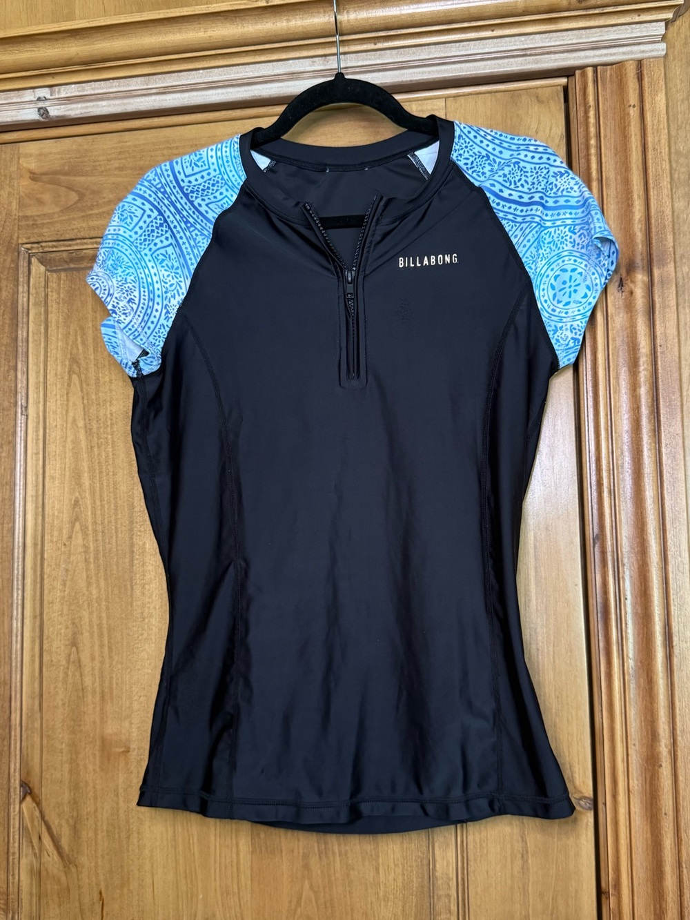 Billabong Women’s Half Zip Rash Guard Swim Top Black Blue UPF Surf Shirt